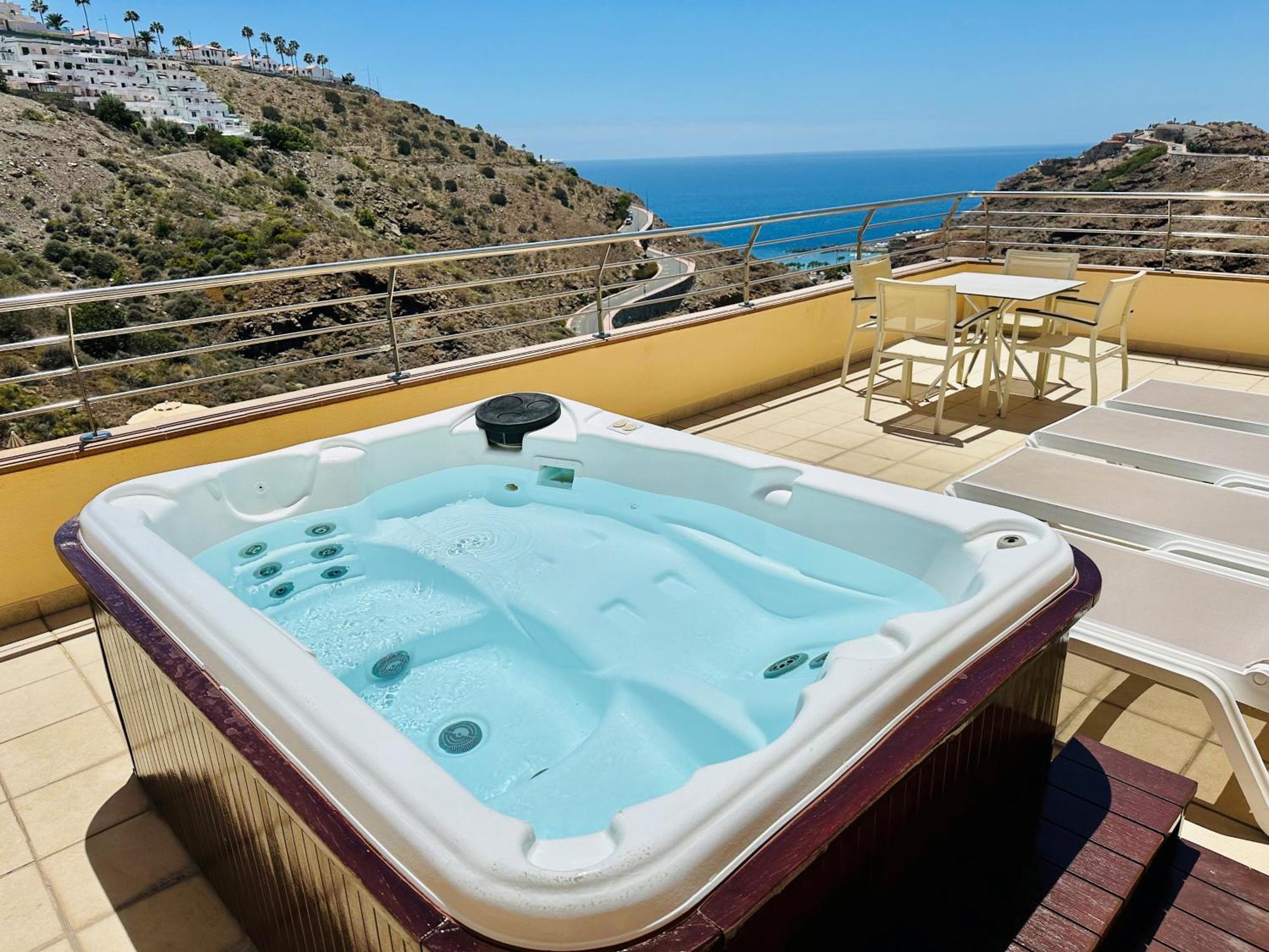 Two bedroom apartment with jacuzzi